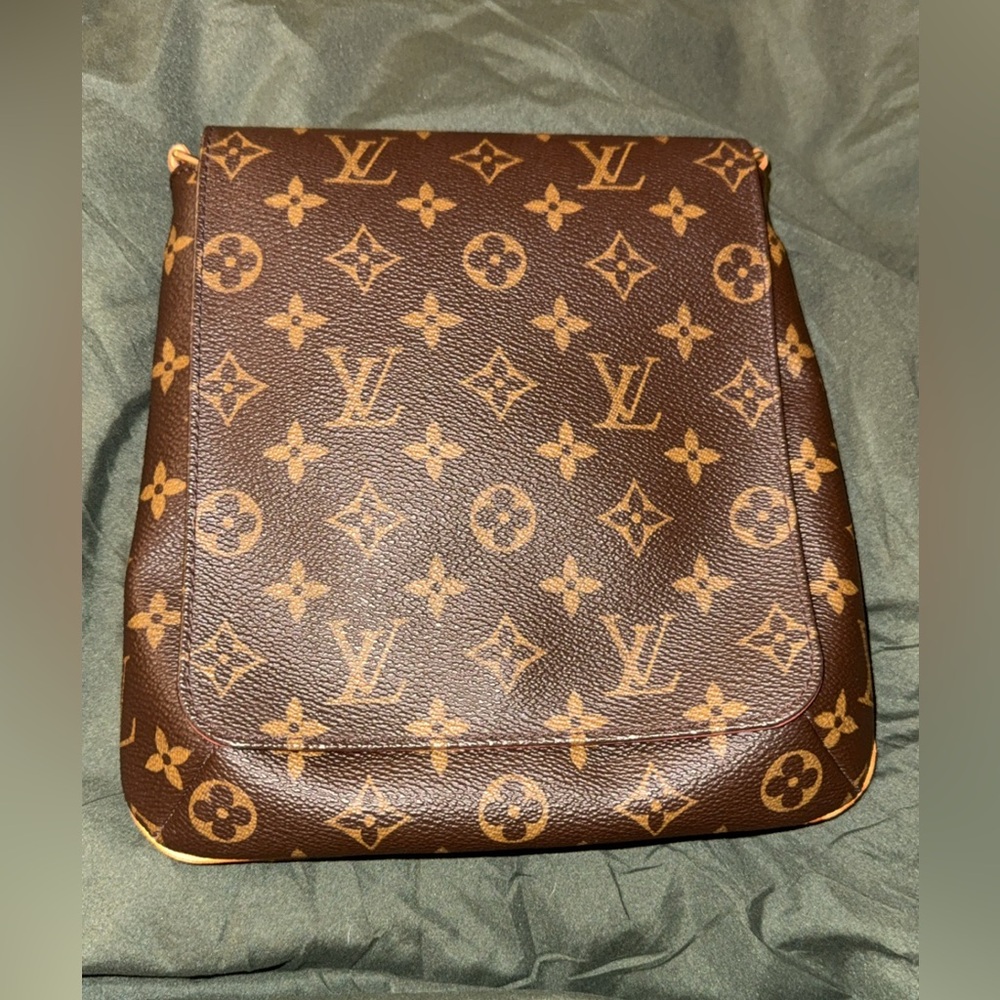 Louis Vuitton Monogram Messenger Bag
